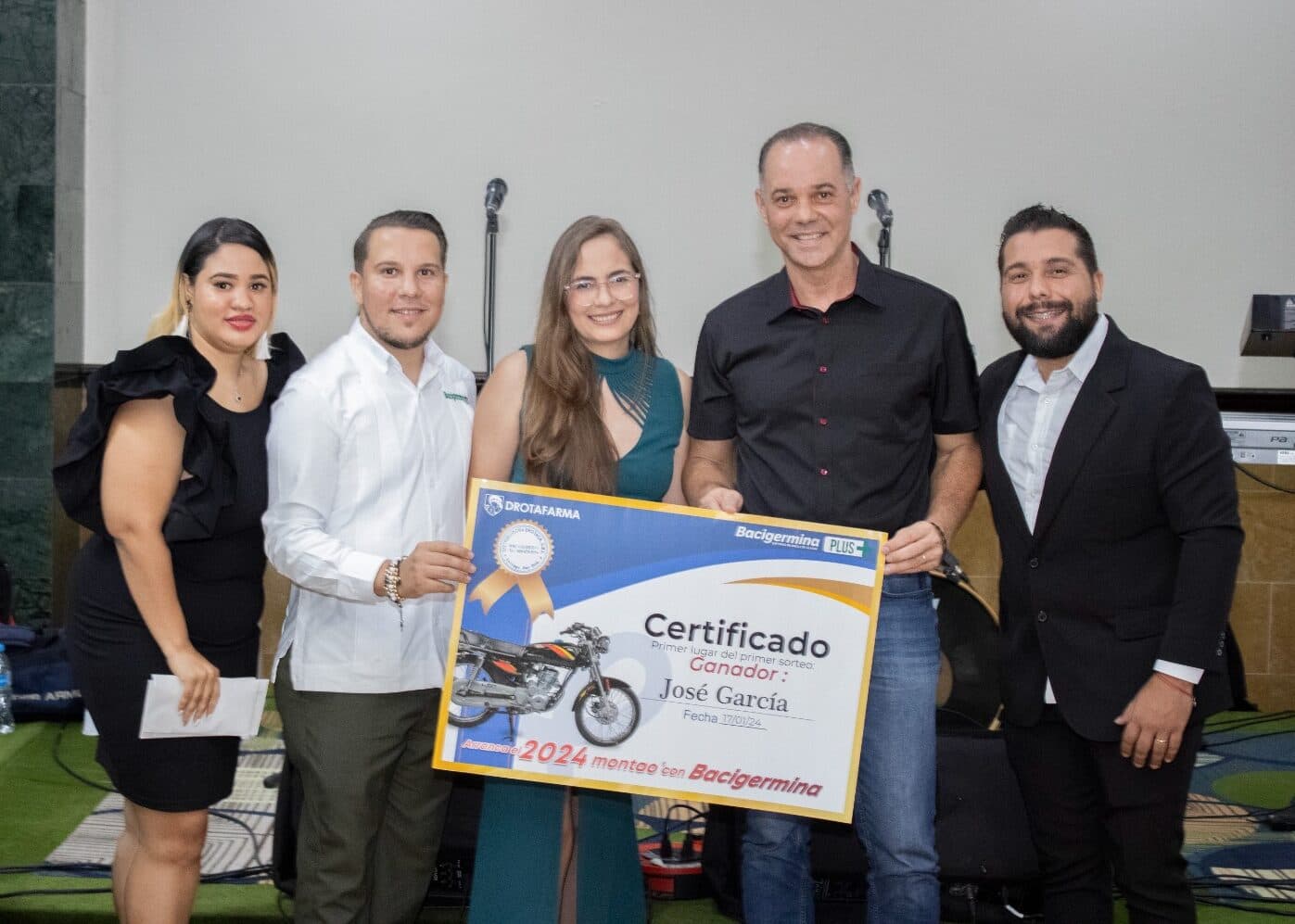 Drotafarma premió a ganadores de su primer sorteo “Arranca el 2024 montao’ con Bacigermina”